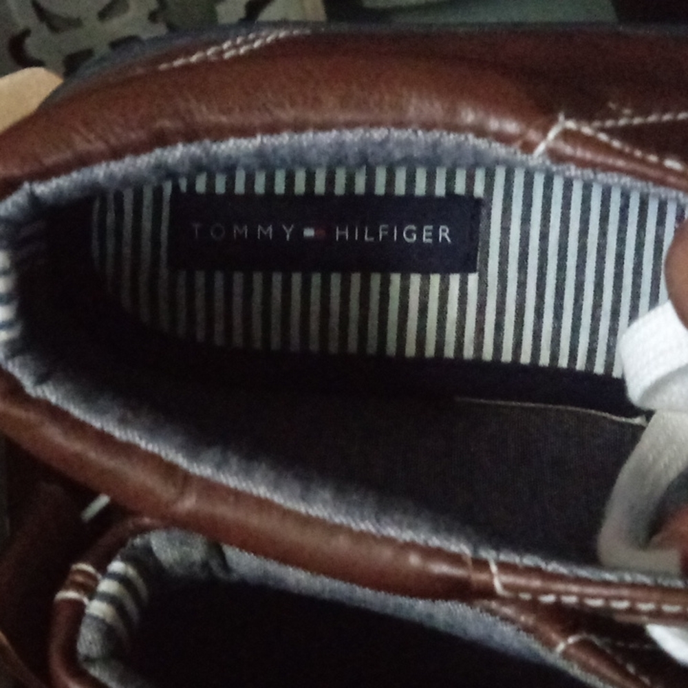 NWT Hilfiger flat - Picture 2 of 7